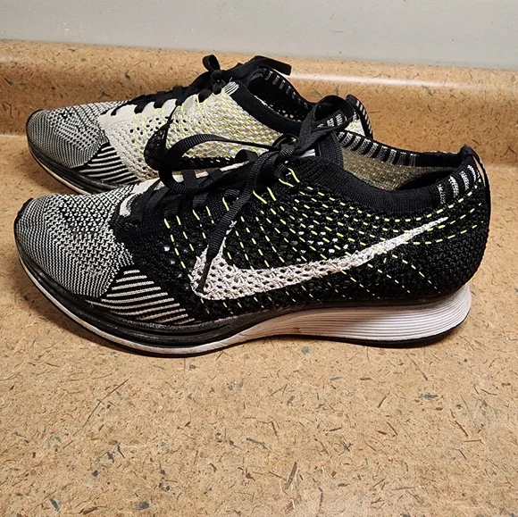 Nike Flyknit Racer Women's Size 7 - Picture 2 of 13